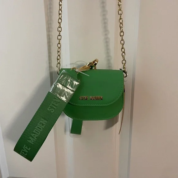 Steve Madden BWaldo Green Flare Wristlet with Strap Gold New with Tag (NWT) - Picture 3 of 7